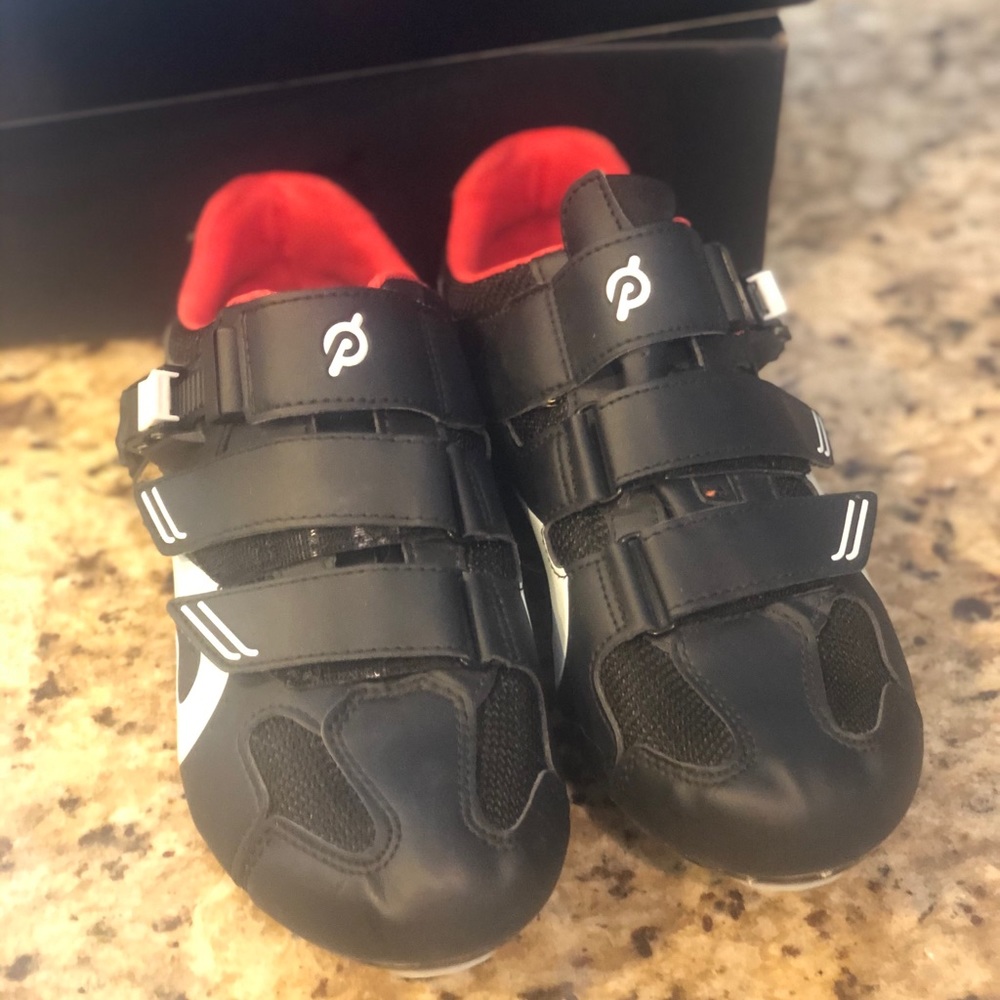 Peloton size 41 shoes with cleats